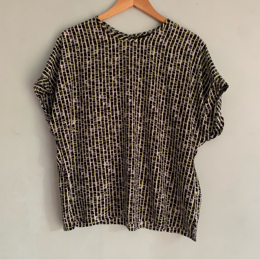 Geometric Print Blouse T Shirt in Neutral Colours